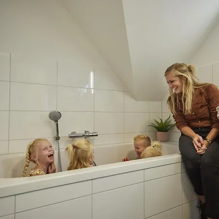 De Luxe With Sauna, Whirlpool & Steam Shower Villa *